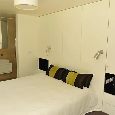 Luxe And Luxuries - Apartment